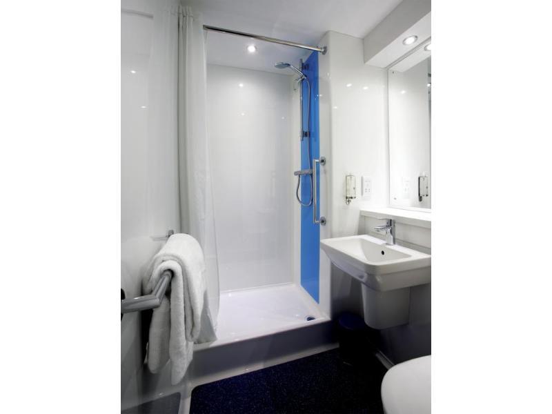 Travelodge London Richmond Central Esterno foto